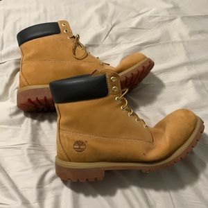 Well loved original mens Timberlands